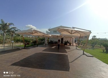 Ombrellone 3x3 palo laterale in legno - evento privato